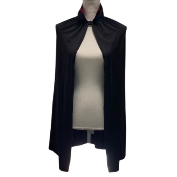 Dracula Cape Kids size 6 to 10 years old black and red Halloween - Picture 1 of 5